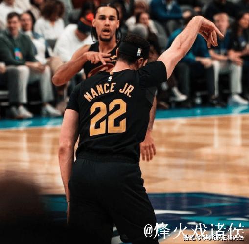 米切尔24+6克努佩尔21+11 骑士客场险胜黄蜂 米切尔24+6克努佩尔21+11 骑士客场险胜黄蜂